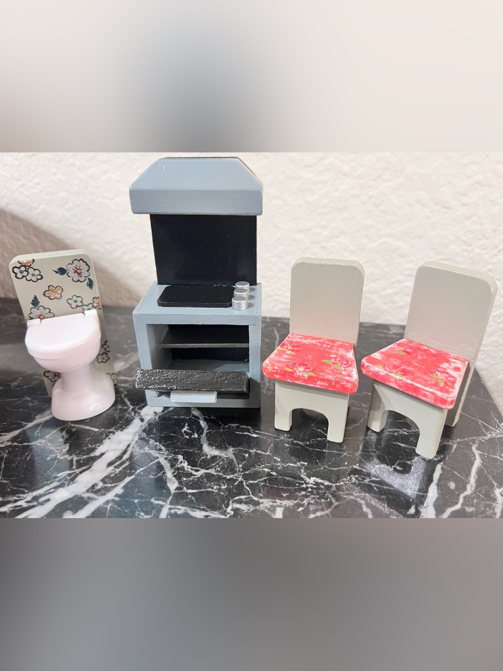 Miniature Toy Kitchen Stove and Floral Chairs Set - Gray & Red